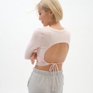 Cotton Candy LA Ribbed Long Sleeve Top with Back Cutout 🤍SIZE M